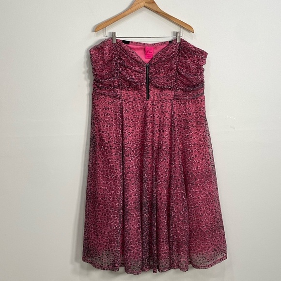 Elegant Pink Strapless Dress - Picture 4 of 16